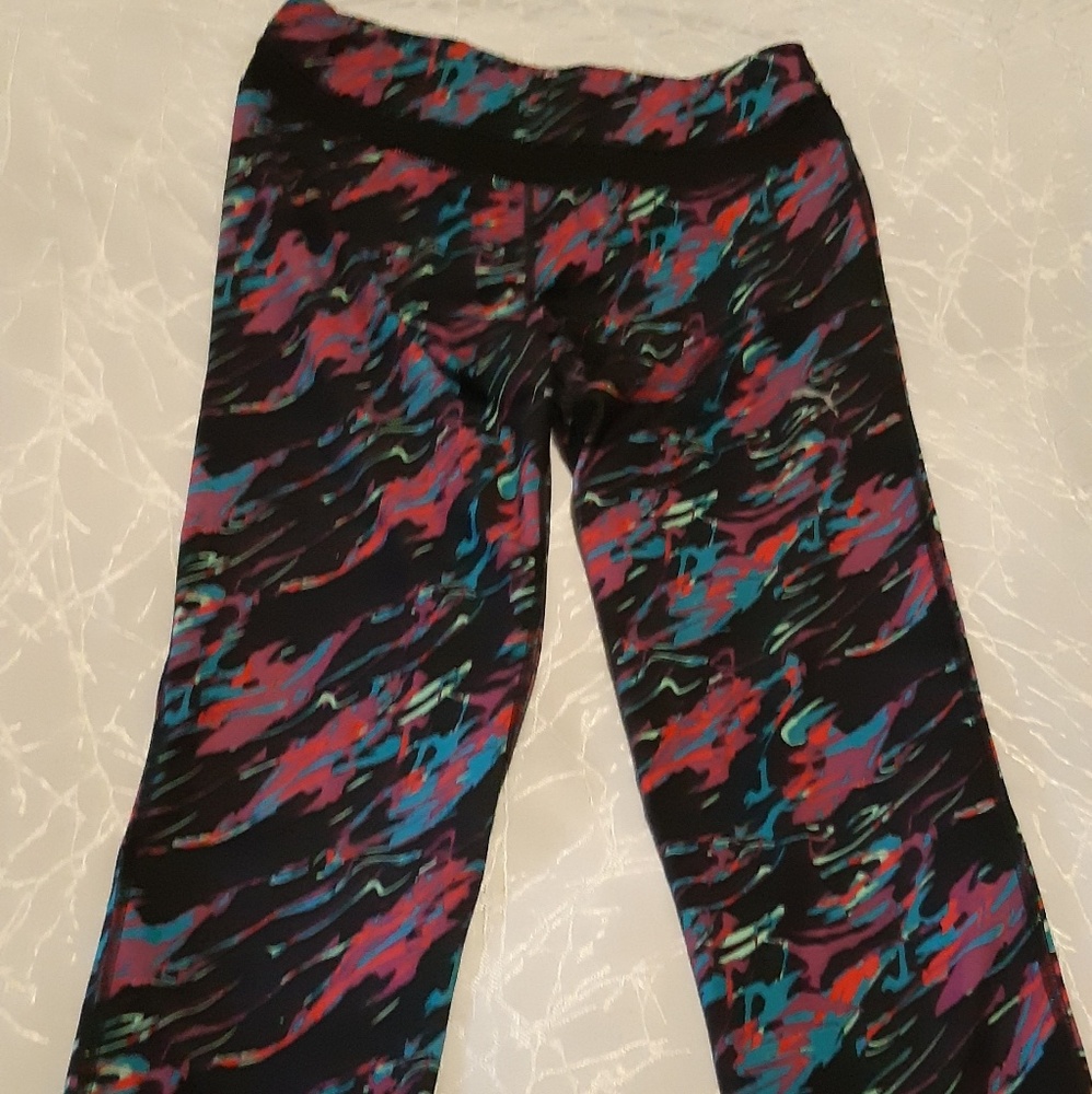 Puma Dry Cell Paint Splash Capris Size 8